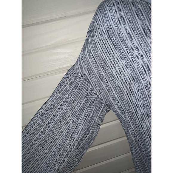 Everly Sz SMALL Arrow Tie Front Top L/S Pullover Shirt Blue White Stripe EUC - Picture 4 of 9